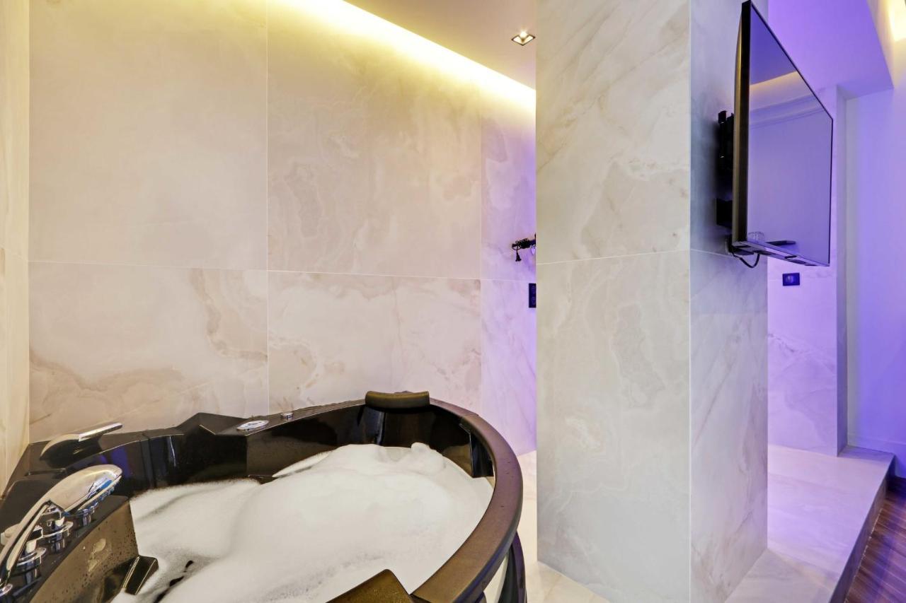 Private Suite With Jacuzzi - 2P - Rivoli 巴黎 外观 照片